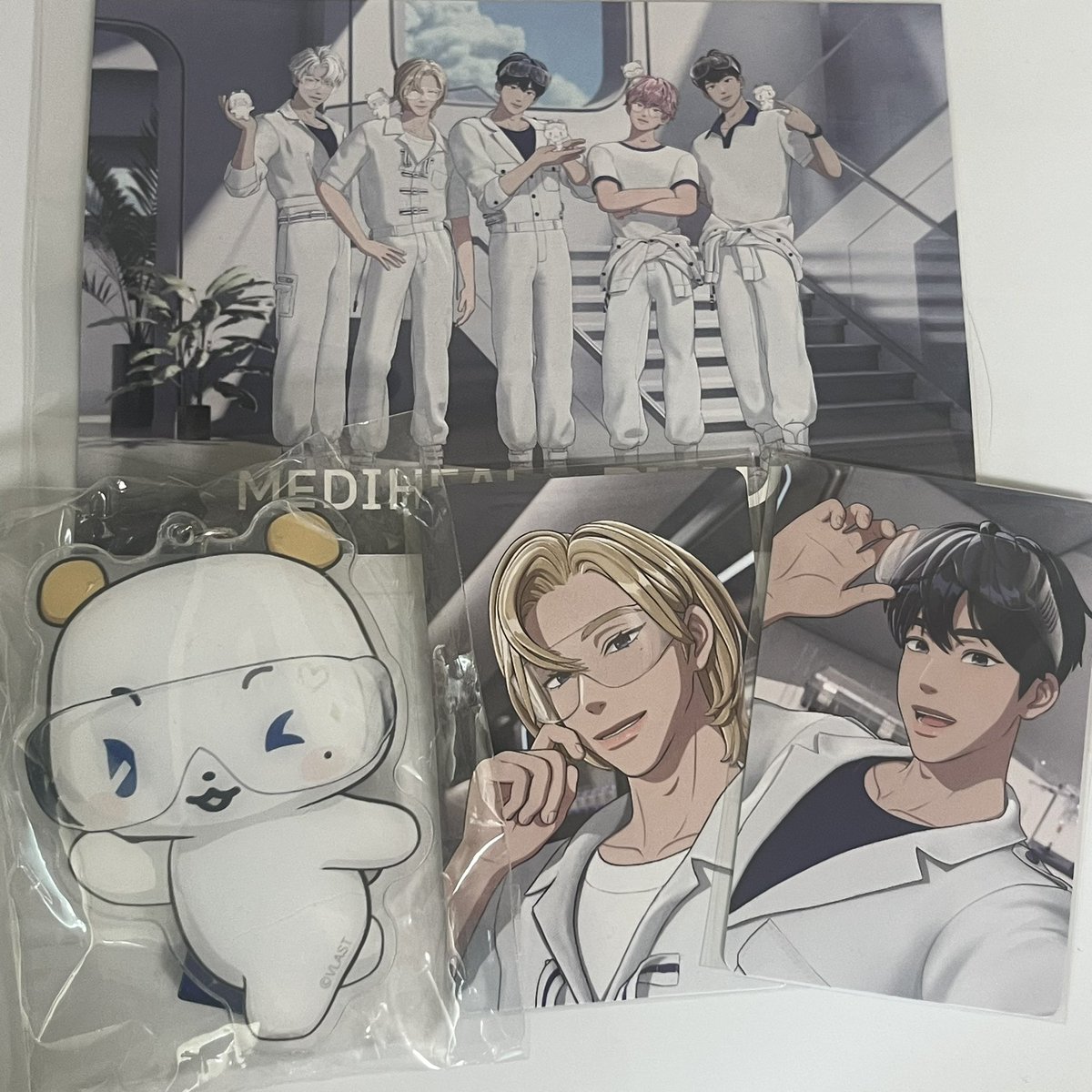 ooosh1004's tweet photo. 플레이브 메디힐 므메미무 키링 거울 포카 양도
므메미무 거울키링+포카
노아 set 1.0
예준 포카 0.7
일괄 구매시 엽서 증정

예준 몌무 노아 뫄 밤비 미므 은호 므모 하민 먀미

준등기 or 반값택배 반택 +0.2

디엠주세요 https://t.co/omlw5nXvuF