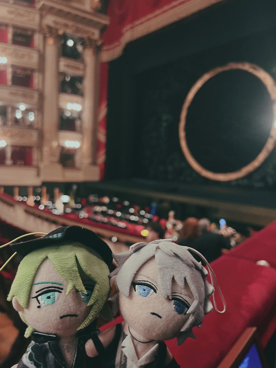 先日ミラノでTeatro alla ScalaのオペラGötterdämmerung/神々の黄昏 (Der Ring des Nibelungen)見に行きました❤️‍🔥
素晴らしい経験でした！楽しかったです🥰✨