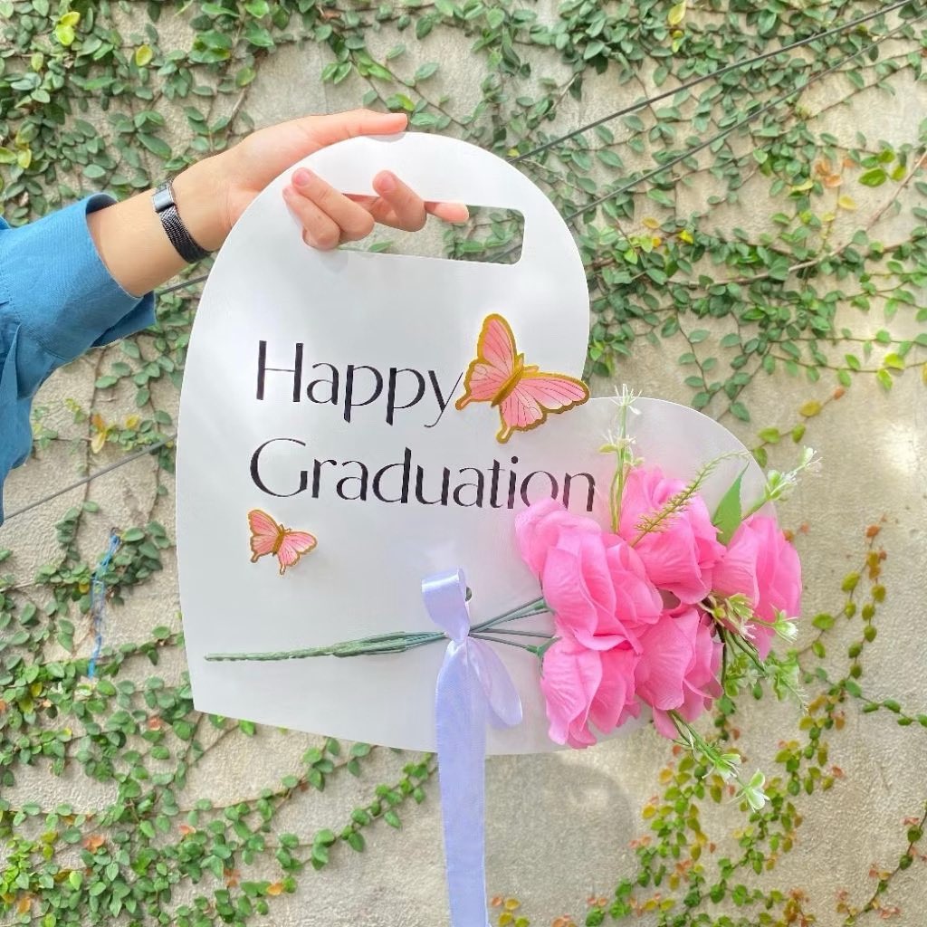 kemarin sempet bingung banget nyari gift untuk temen temenku yang mulai sidang skripsi, ternyata banyak hadiah sidang under 50k, cantik cantik banget!