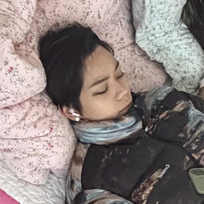 สวัสดีและสุขสันวันปีใหม่เกาหลีนะครับลูกชาย.. 😊💕 
อย่าลืมเอาอั่งเปามาฝากด้วยนะจ๊ะสุดหล่อของแม่... 🥰🌸
...รักที่สุด...🌼❤️