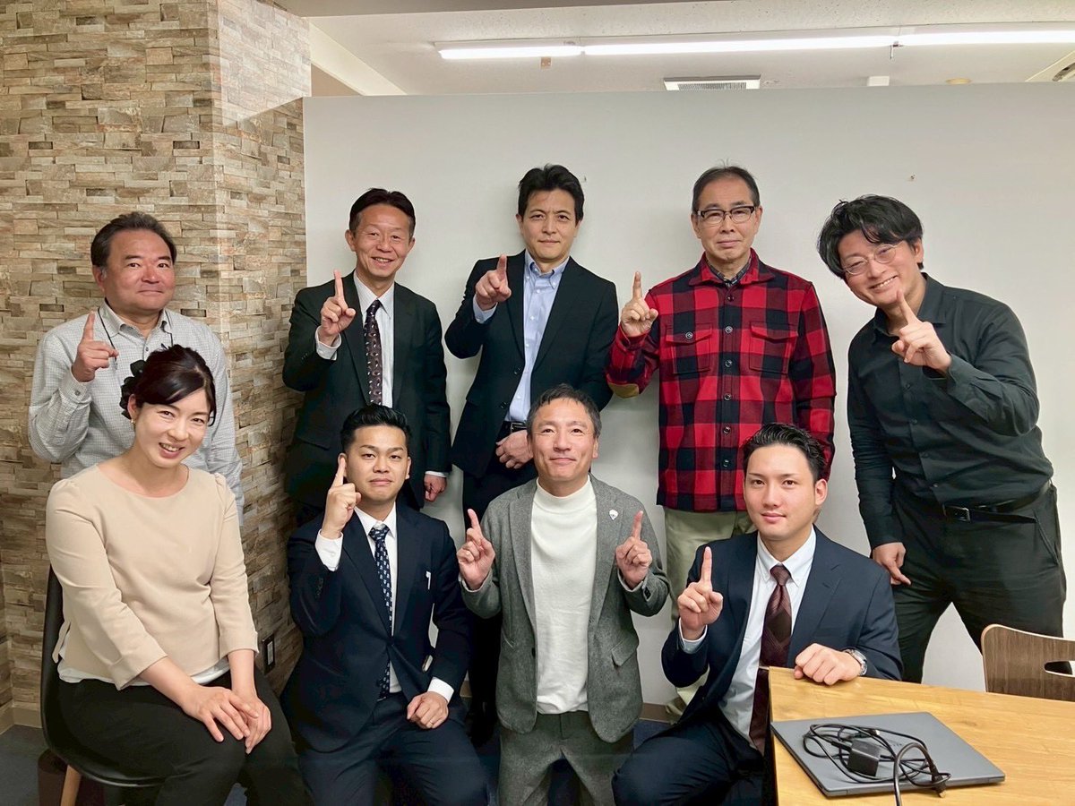 dokusho_manabi's tweet image. 昨晩はREMAX JAPANの、佐久川CEOを招いてのワークショップと懇親会でした^^

Last night, we had a workshop and dinner with REMAX JAPAN’s CEO, Mr. Sakugawa.

#remaxswallow
#Osaka
#remax