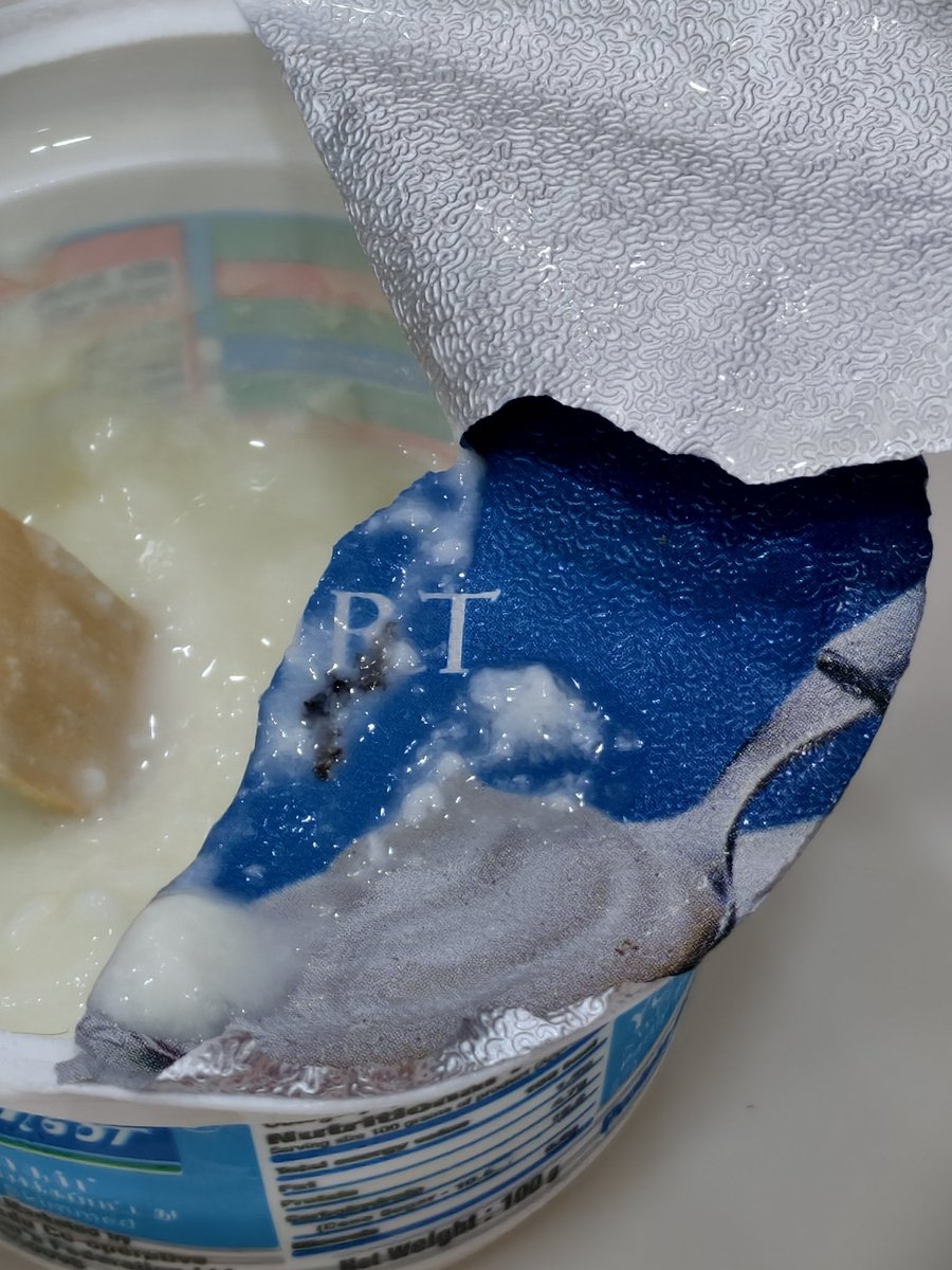 san888000's tweet photo. This morning I purchased curd and yogurt from the Aavin Valasaravakkam branch.
While consuming the curd, I noticed an unusual substance inside the product. I immediately informed the staff.

@aavintamilnadu  @chennaicorp @News18TamilNadu @polimernews @Manothangaraj https://t.co/y6erBoKnpl