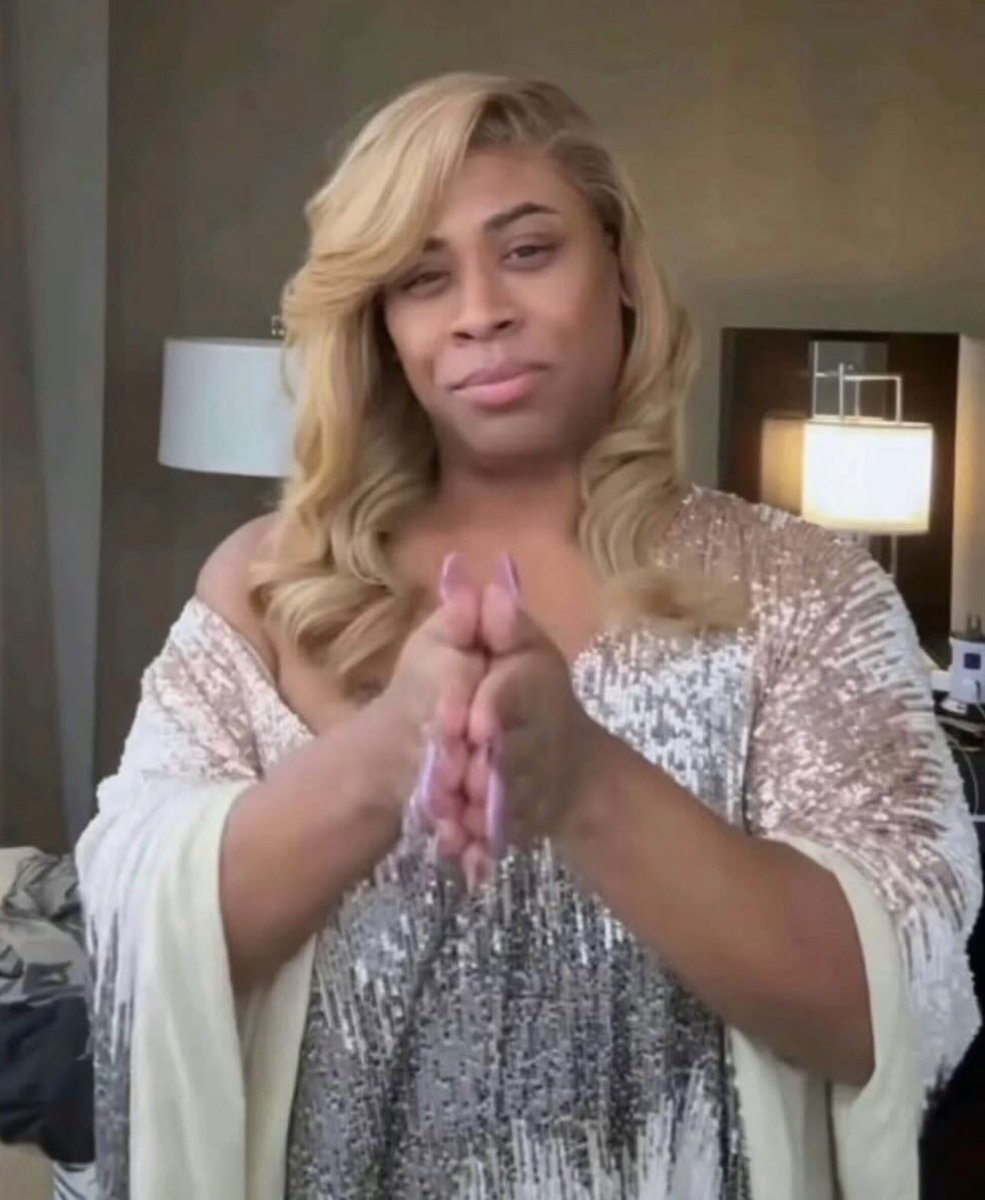 MostwantedTigg's tweet image. I’m still not over y’all letting Ivy Park flop. Just for yall in 2026 wear basic generic lulu lemon and Alo….