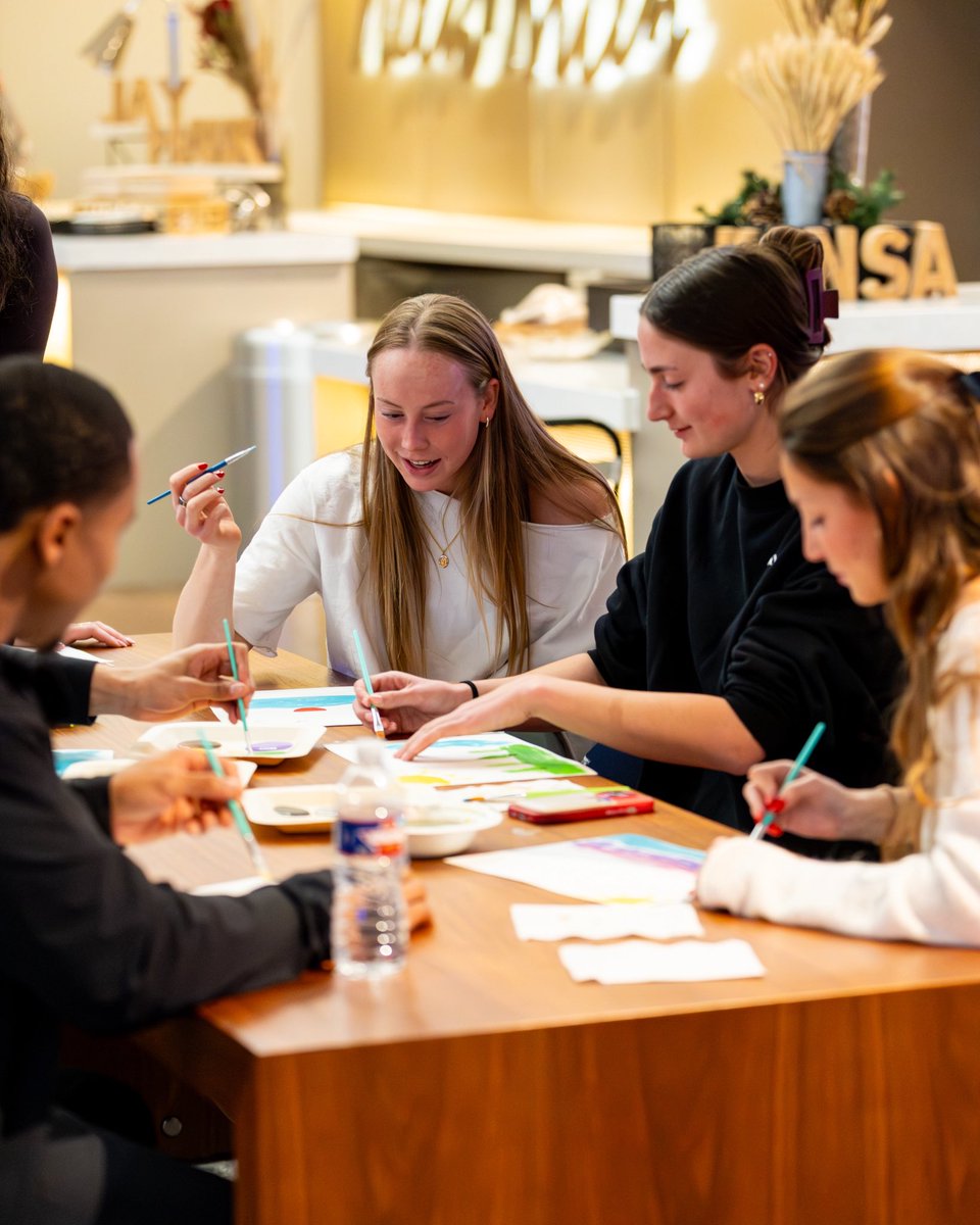 KU LEADS tweet media