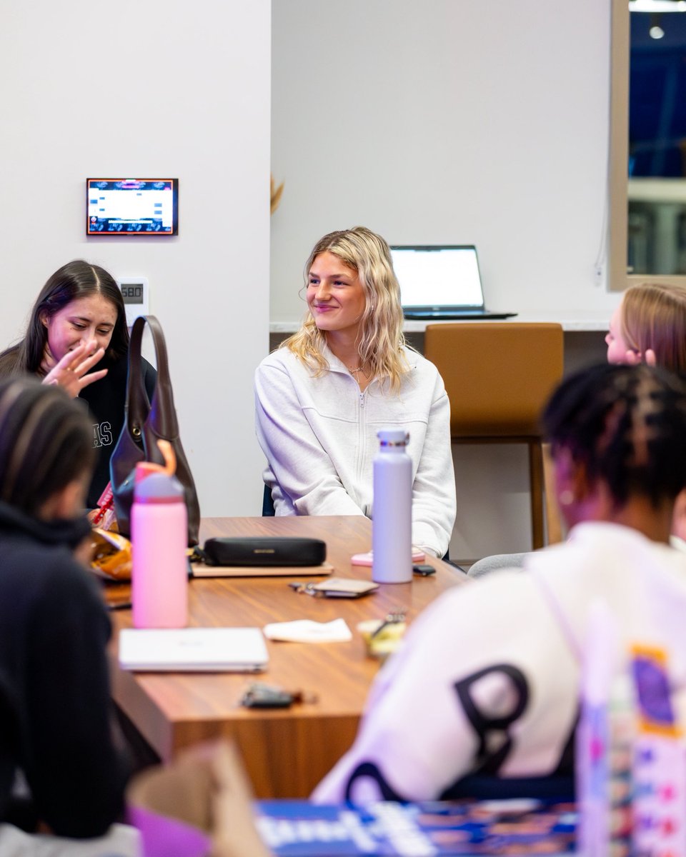 KU LEADS tweet media