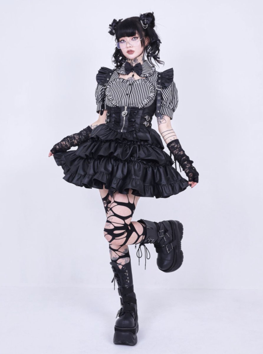 🖤IMVAL / Bloody Dolly Dress🖤 ドーリーなフリルデザインに、ハード