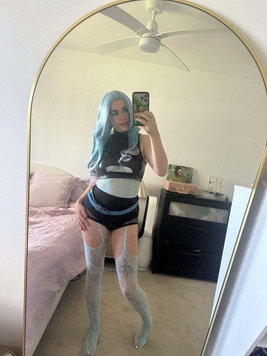 𝔞𝔟𝔟𝔢𝔶 h stan tweet media