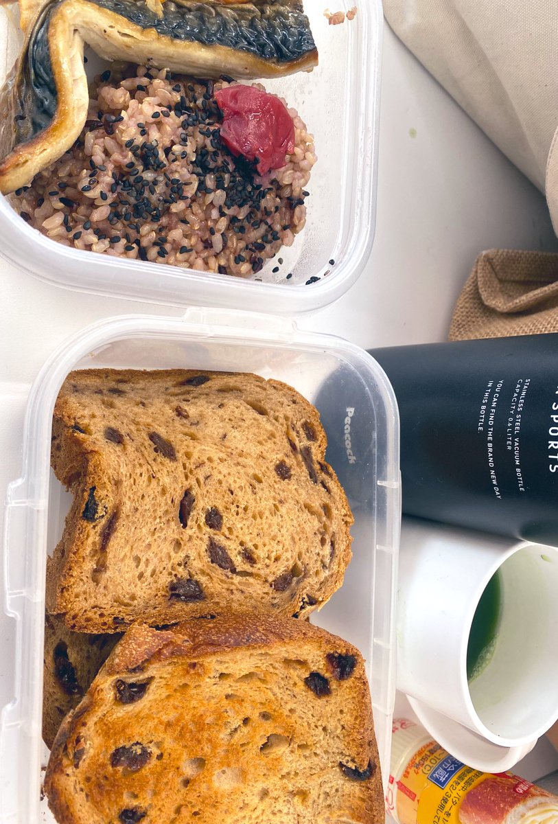 TRAVELMINTS's tweet image. 昨日は久しぶりに干し葡萄パンを焼いたので、今日のお弁当はパンとご飯…焼きサバ載せ🍚😅
食べ過ぎや💦
#お弁当
#お弁当記録
#lunchboxes