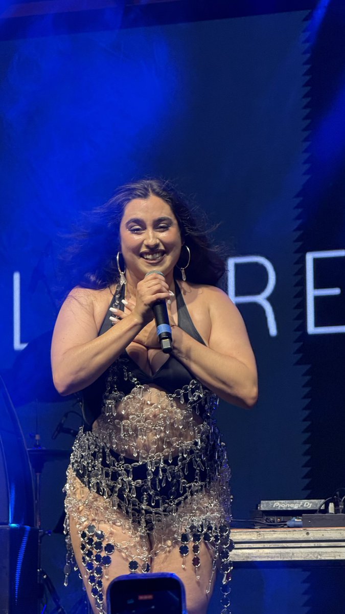 sitelaurenjbr's tweet photo. LINDA DEMAIS! 😩

Lauren durante o show de hoje no Rio de Janeiro. 

📸: @jauresoul e @rafaellacabello. https://t.co/CLi1ZbvQsF