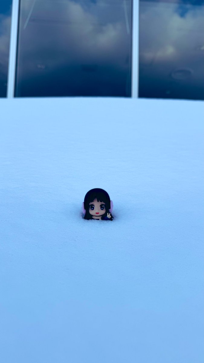 小樽に埋まる澪ちゃん

でも冬服装備万端😊
