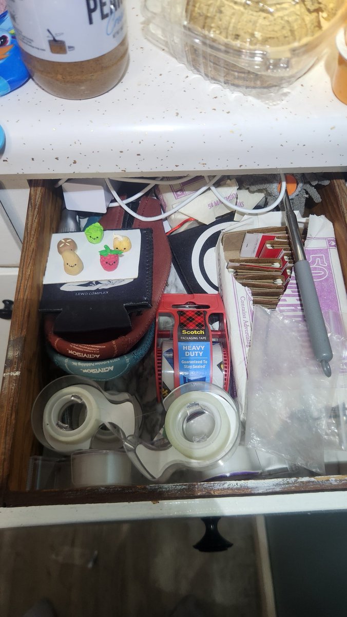 mixmediachild's tweet photo. I made the chompettes from the cooking companions game and didn't know what to do with them. They now live in my junk drawer
#chompettes #cookingcompanions #art #myart https://t.co/Mvj9Jmnoyj
