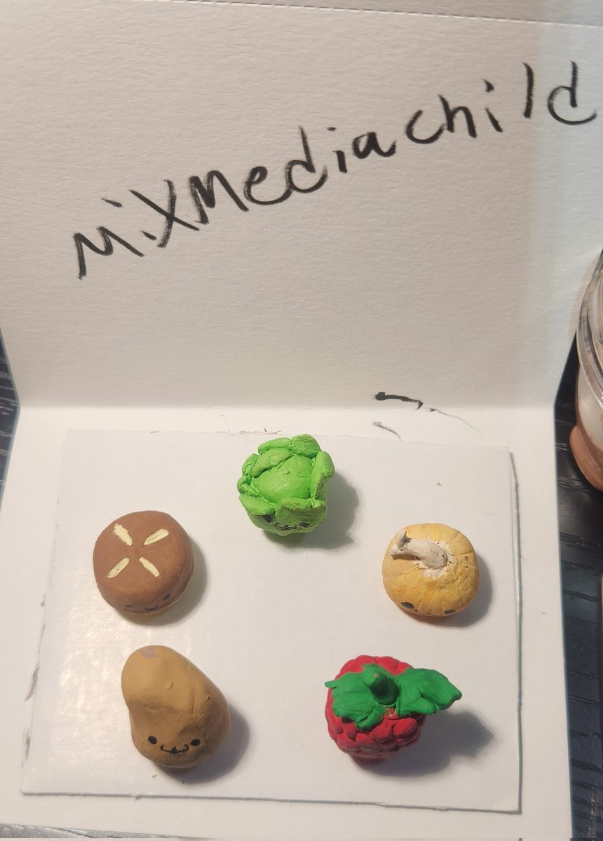 mixmediachild's tweet photo. I made the chompettes from the cooking companions game and didn't know what to do with them. They now live in my junk drawer
#chompettes #cookingcompanions #art #myart https://t.co/Mvj9Jmnoyj