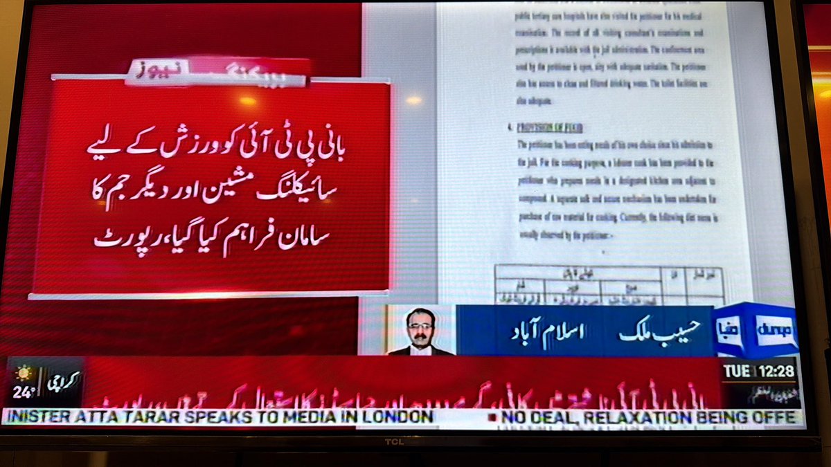 AzmaBokhariPMLN's tweet photo. ایک آنکھ 6/9 دوسری 6/6 ہے ،یہ سب سہولتیں بھی حاصل ہیں،گھڑی اور اسکی سوئیاں بھی دکھ رہی ہیں،اب تو خیبر پختونخواہ کے لوگوں کو ایمبولینس میں مت مارو،ب�� حس بے شرم فتنہ پارٹی https://t.co/R7gkJJVn7a