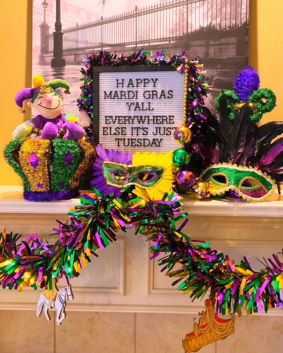 DavidMora's tweet photo. Happy Mardi Gras, y’all! Everywhere else it’s just Tuesday. 💜💛💚

#BestDayoftheYear #MardiGras https://t.co/91uV6FE37b