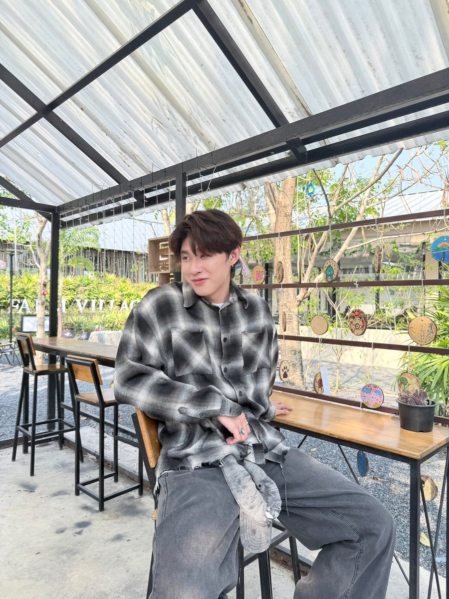 llafolk_ tweet media