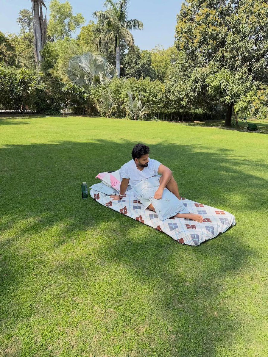 RishabhPant17's tweet photo. Try doing simple things sometimes! Might find some joy in that regardless wherever and whatever situation you might be in. Helps a lot 🤗😇😇😇 https://t.co/xalPa9d8Cy