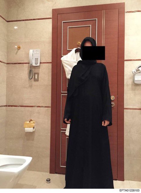 av_06_sali's tweet photo. 🚨SON DAKİKA | EPSTEİN DOSYASINDAN BİR SKANDAL DAHA ÇIKTI!

Epstein dosyasından Suudi Arabistan Kraliyet Sarayı da çıktı!

— Jeffrey Epstein'ın kaldığı Riyad'daki Ritz-Carlton süitinin (827 numaralı oda) banyosundan bir fotoğraf.

Suudi Kraliyet Sarayı görevlisi Aziza, ona bir "hediye" ile sürpriz yapmak için odasına gidiyor.

Hatta bir görevliye “Epstein’i KÜÇÜK HAYRANLARI ziyaret edebilir mi” diye soruyor!

Kendisine “Müslüman” diyen insanların rezilliği karşısında pes artık!

Allah belanızı versin!
