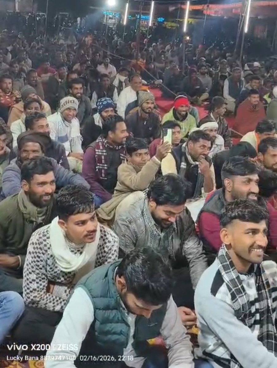 LokendraSolan's tweet photo. शिवतोड़ा महादेव मंदिर, ग्राम कोलूखेडी चौमा कवि सम्मेलन का आनंद सभी परिवारजनों के साथ लिया।

मंच से कवियों ने अपनी ओजस्वी वाणी के माध्यम से हास्य, जनहित, और सामाजिक एकता की रचनाओं से मन मोह लिया। https://t.co/ZGPkW5Kzwx