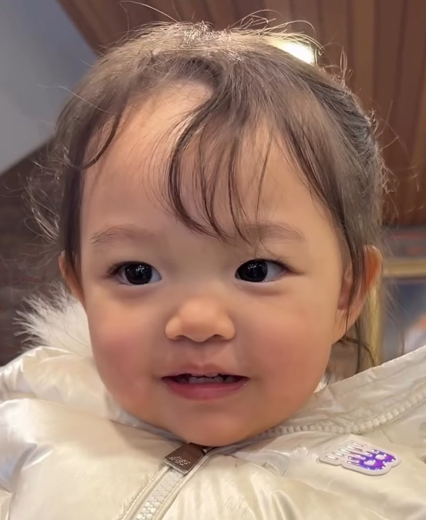 i have two moods

😠:                                                                 😀: