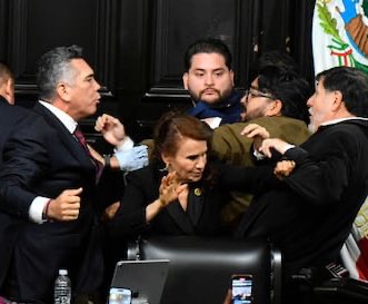 Max Arriaga es el Noroña de esta época: van a tener que sacarlo cargando, de eso pide su limosna. 

Irónicamente, EL Noroña original pokevolucionó a quincuagésimo noveno apóstol pendenciero, o el encargado de lidiar con personajes como Alito.
