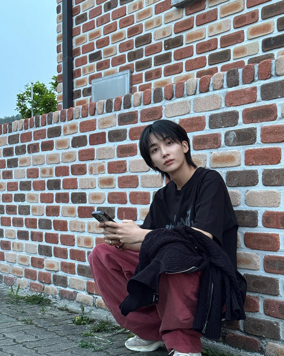 jeonghan archiving some of his best insta posts…