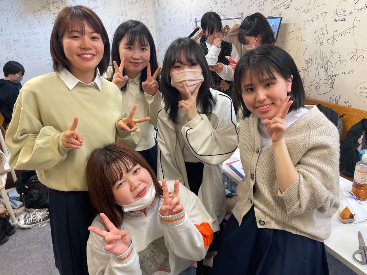 しおりん tweet media