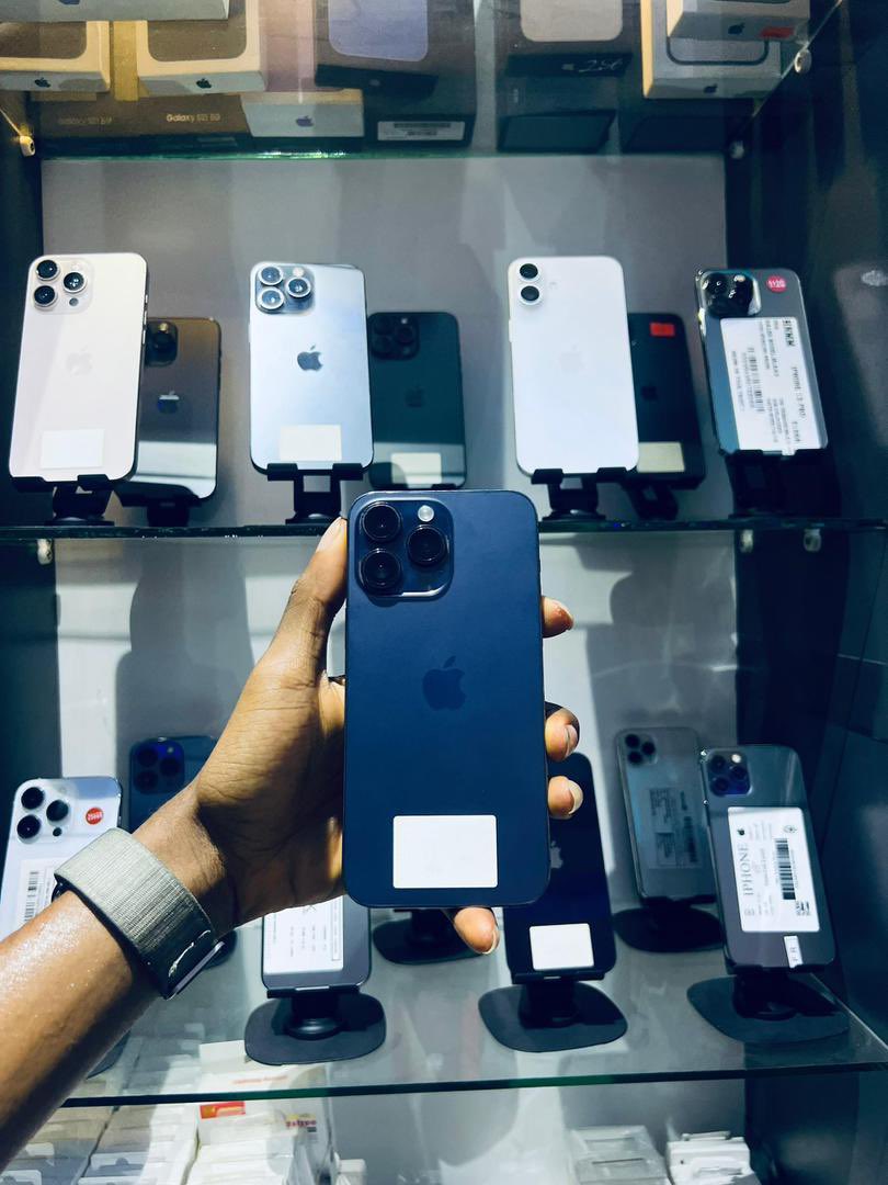 One of the best deals I have from my store rn 

2 units of 14pro max 128gb eSIM only !! 🏷️ ₦630,000 

1 unit of 14pro max 256gb physical and eSIM 🏷️ ₦820,000

📍 Opposite Fidelity Bank, Garrison, PH  
Send a DM or text on WhatsApp: 09053071482