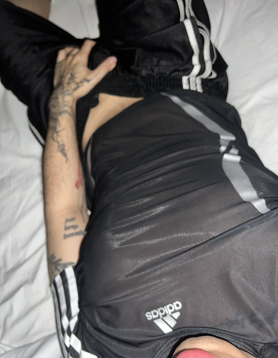 dirtyponyta's tweet photo. this one might be my new favorite 🤩😮‍💨

#adidas #shortsfetish #dazzleshorts #fetish #sportsgear #bulge #freeball https://t.co/gDIkEGYori
