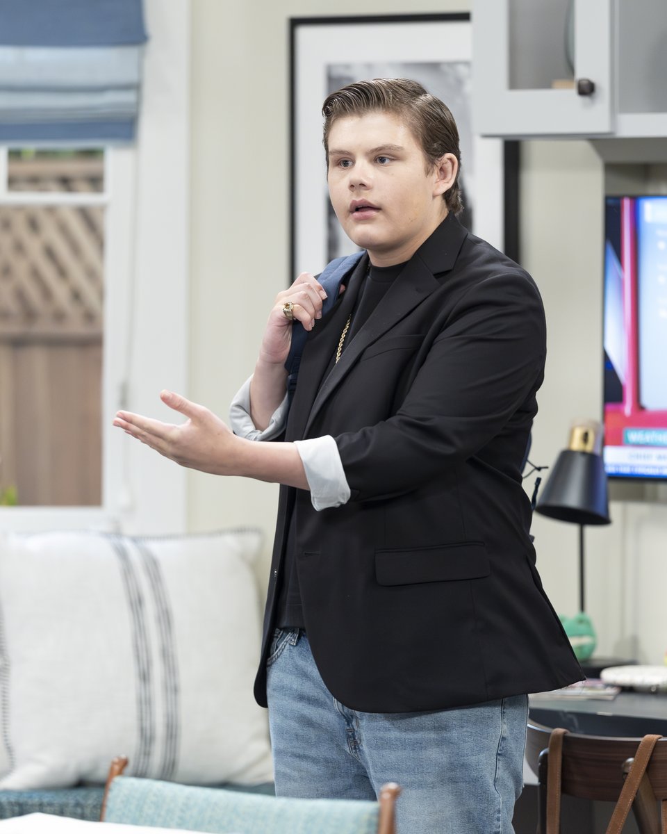 Carter's new look didn't last after all 😂 Stream all seasons of #ShiftingGearsABC on Disney+ and Hulu!