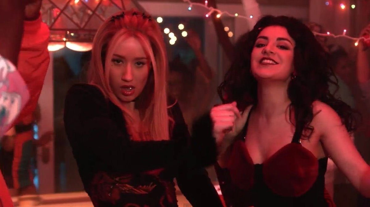 Pop Crave tweet media