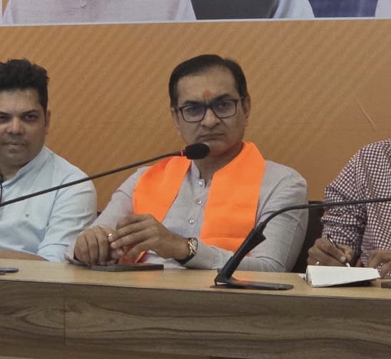 PrerakshahBJP's tweet photo. કર્ણાવતી મહાનગર ભાજપ કાર્યાલય, ખાનપુર ખાતે આગામી કાર્યક્રમની પૂર્વતૈયારીના સંદર્ભમાં વિવિધ એસોસિએશનના અગ્રણીઓ સાથે બેઠક યોજી વિવિધ વિષયો પર વિસ્તૃત ચર્ચા-વિચારણા કરી.

આ બેઠકમાં પ્રદેશ સીએ સેલના સંયોજક શ્રી ઉર્વીશભાઇ શાહ, મ્યુનિસિપલ કાઉન્સિલર શ્રી જૈનિકભાઇ વકીલ અને પૂર્વ શહેર મંત્રી શ્રી સત્યમભાઇ પટેલ ઉપસ્થિત રહ્યા હતા.