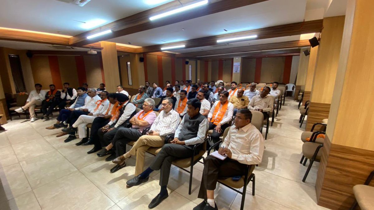 PrerakshahBJP's tweet photo. કર્ણાવતી મહાનગર ભાજપ કાર્યાલય, ખાનપુર ખાતે આગામી કાર્યક્રમની પૂર્વતૈયારીના સંદર્ભમાં વિવિધ એસોસિએશનના અગ્રણીઓ સાથે બેઠક યોજી વિવિધ વિષયો પર વિસ્તૃત ચર્ચા-વિચારણા કરી.

આ બેઠકમાં પ્રદેશ સીએ સેલના સંયોજક શ્રી ઉર્વીશભાઇ શાહ, મ્યુનિસિપલ કાઉન્સિલર શ્રી જૈનિકભાઇ વકીલ અને પૂર્વ શહેર મંત્રી શ્રી સત્યમભાઇ પટેલ ઉપસ્થિત રહ્યા હતા.