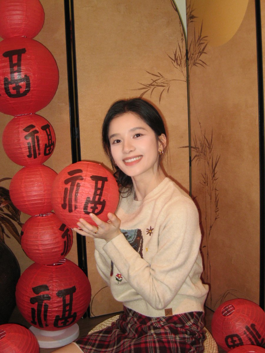 19990710z's tweet image. 260217 Zhang Jingyi studio update 

“Snapping some shots on the CCD 📸
VOL. 07”

1/3
#ZhangJingyi #张婧仪