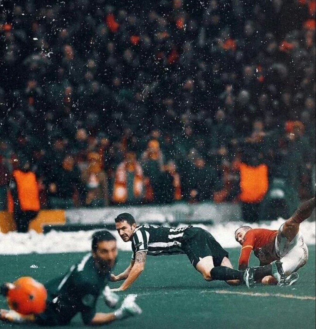 YenilmezArma__'s tweet image. Aslann yűreklere gűnaydınn..

#BugünGünlerdenGALATASARAY 💪
#KONSANTRASYON #Remember