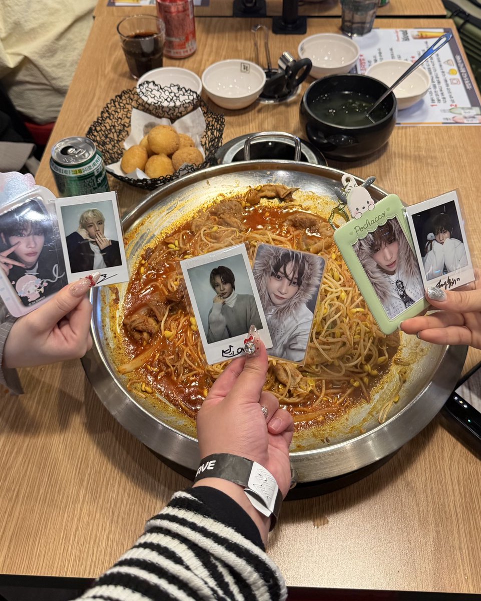 バレンタイン目的で渡韓したけどついでにサノクセンバンも入れてほんとに幸せだった~🤍🤍
人生最後の春休みぱうのおかげでとっても充実🎶
ぱう達もお疲れ様~🫳🏻🫳🏻