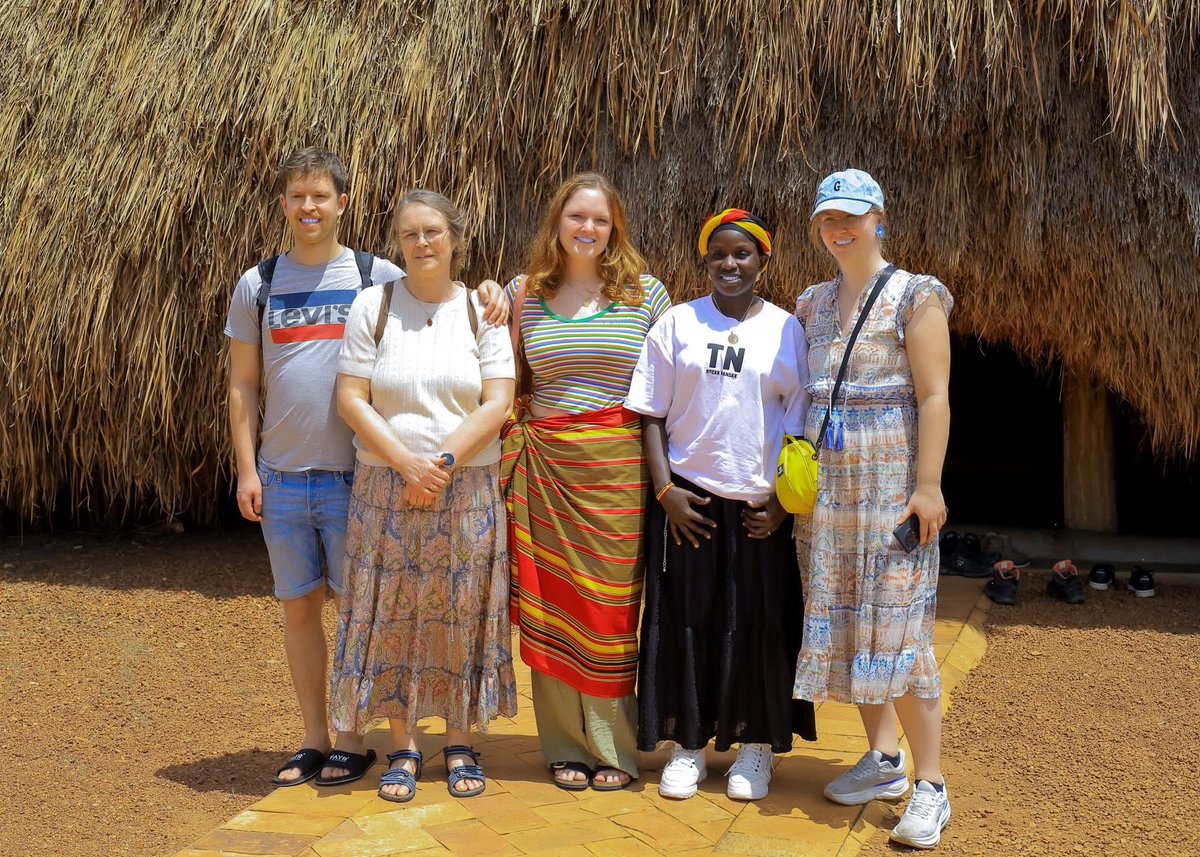 Sylvia_Namutyab's tweet image. After 30 days indoor, I chose to step out like👇🏾😻!
#KasubiTombs
#Palace