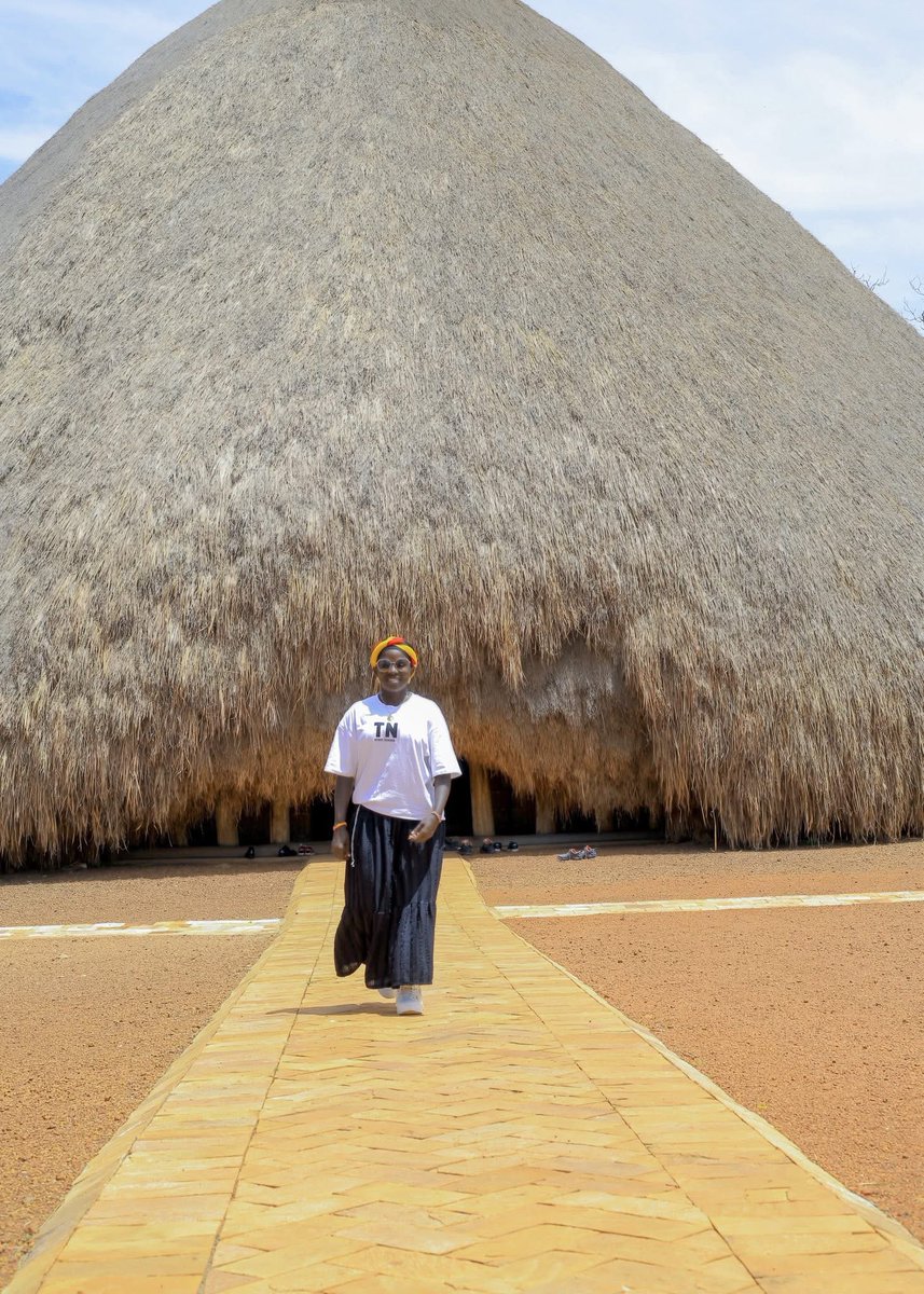 Sylvia_Namutyab's tweet image. After 30 days indoor, I chose to step out like👇🏾😻!
#KasubiTombs
#Palace