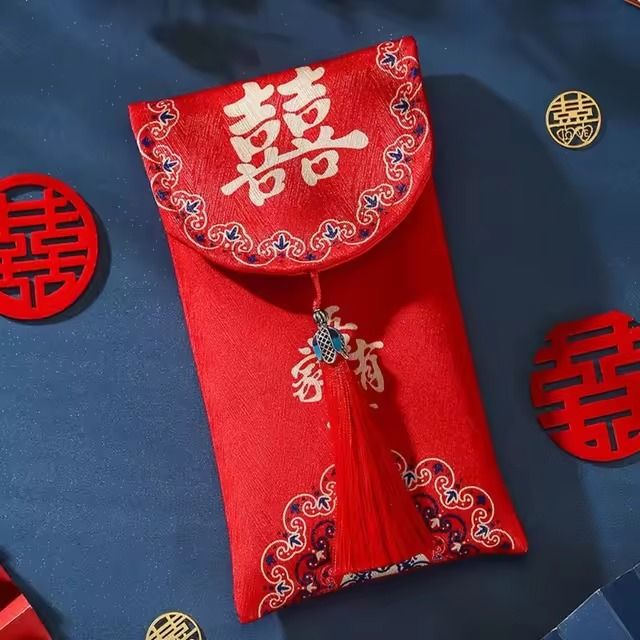 TNHG_Official's tweet photo. Berikut kami kirimkan angpao beserta hampers ke kediaman masing-masing para karyawan. https://t.co/2vTxxaofRL