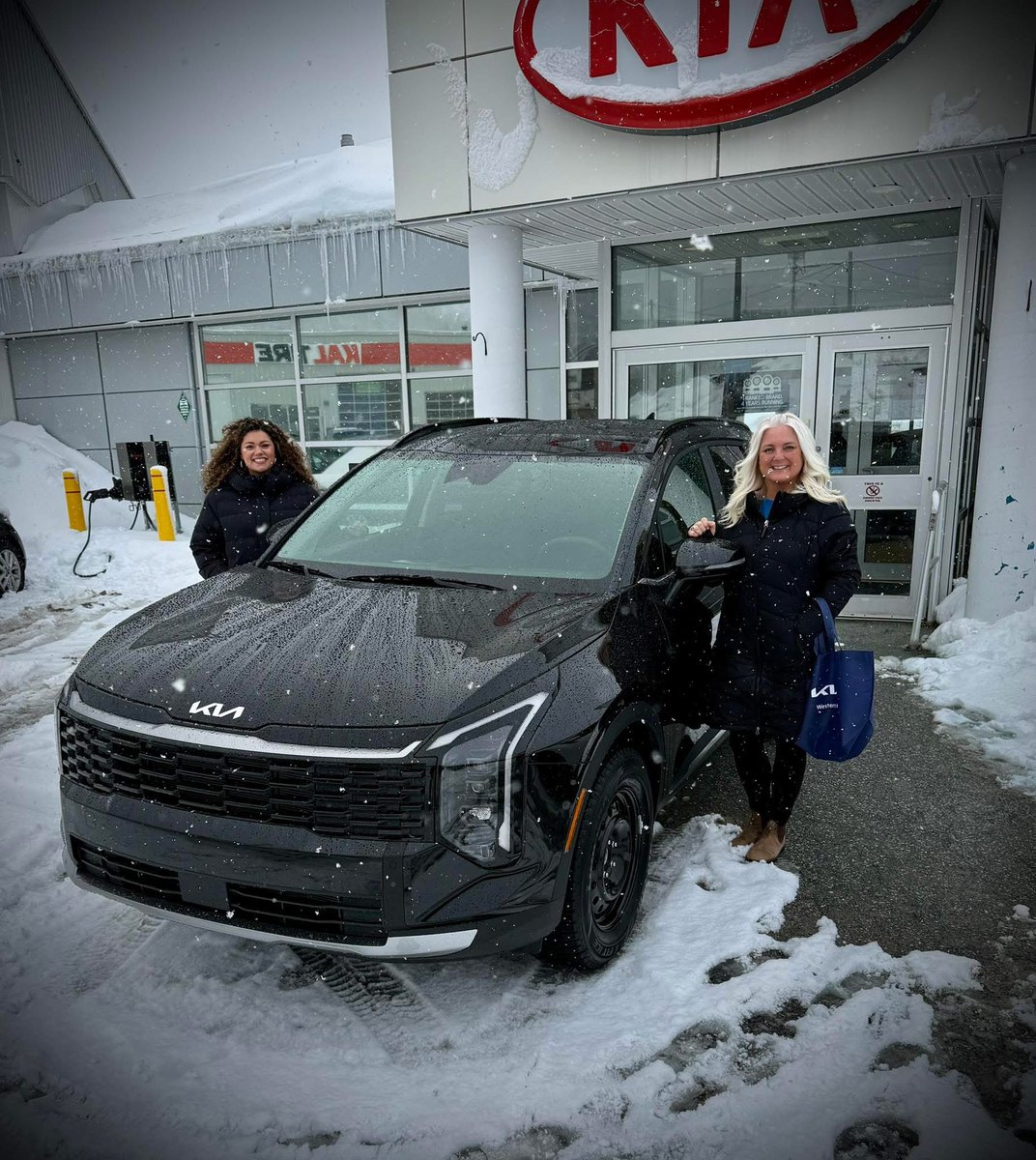 Congratulations to returning Kia customer Valerie on her 2026 Sportage EX AWD in Fusion Black! What a way to celebrate one’s birthday but with a brand new car, woooo! Happy birthday Valerie, thank you for letting us celebrate your big day with you. KIA - Movement That Inspires!