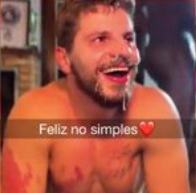 Levei todos os meus amigos pro bloco que queria ir e chegado lá foi o maior bafo da história