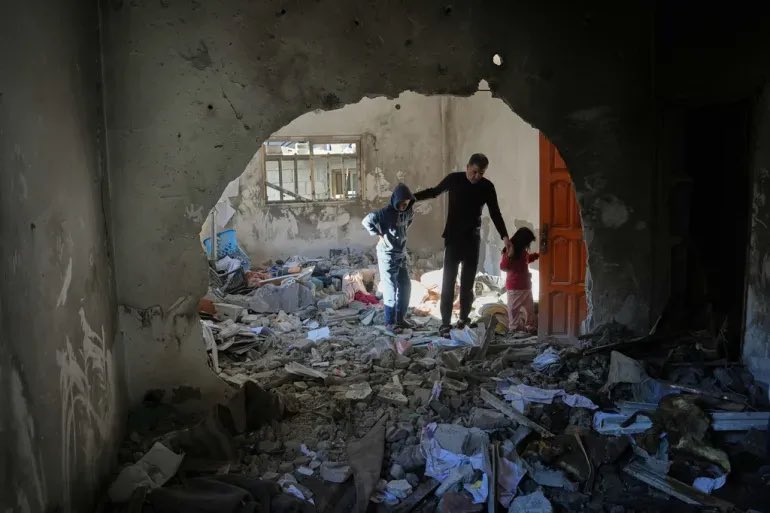 Deliciosonew's tweet photo. Gaza hasn’t “calmed down.” It’s just fallen out of the headlines.
Humanitarian groups report ongoing strikes, rising casualties, and worsening conditions — happening with almost no global scrutiny.
https://t.co/xl6ZjybEuj https://t.co/wzbJIaC1uf