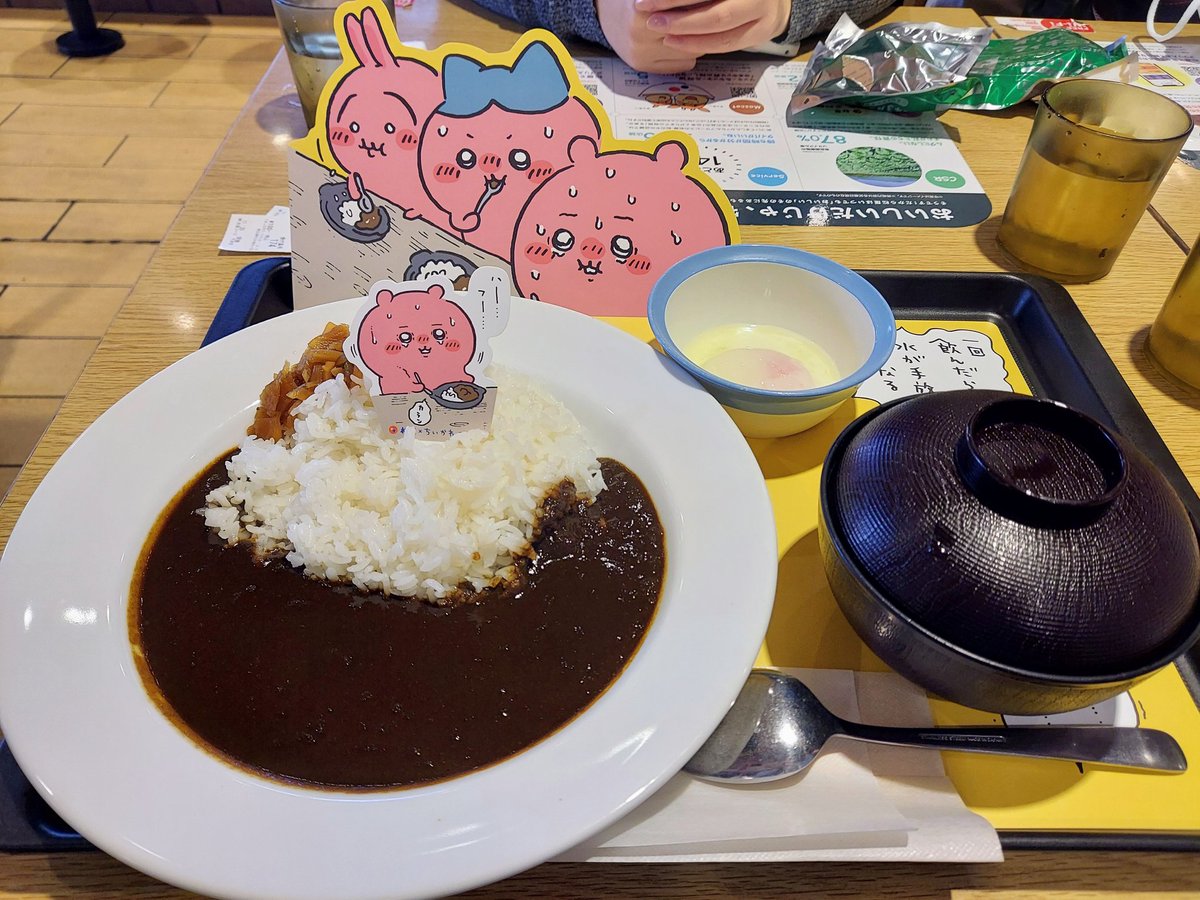 night_a0's tweet photo. 松屋のちいかわ鬼辛カレー
食べてきた✨

辛いのそこまで得意じゃないけど
食べれる辛さだった👍
(温玉トッピング)

下に敷いてあるシートもしっかり
してて綺麗に持ち帰りやすい😊 https://t.co/WNpnwdb84P