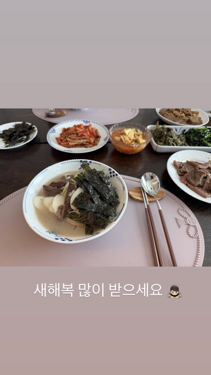 uRMyseason's tweet photo. 🐨 새해복 많이 받으세요 🙇🏻

설날에 가족들과 식사할 때마다 사진으로 인사하는 거 너무 다정하고 귀여워 :) 사랑하는 준아 새해 복 많이 받아요 올해도 잘 부탁해 🙇🏻‍♀️💕
260217 #rkive https://t.co/YTwT9uew21