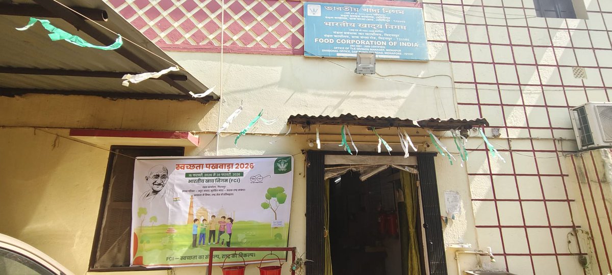 fci_domidnapur's tweet photo. On 16.02.2026, FCI, Divisional Office , Midnapore placed posters and banners in prominent places in its premises to start the Swacchta Pakhwada 2026 and encouraged officers and staffs to participate in this initiative. #swacchtapakhwada #fci https://t.co/d1ERO2eHIJ