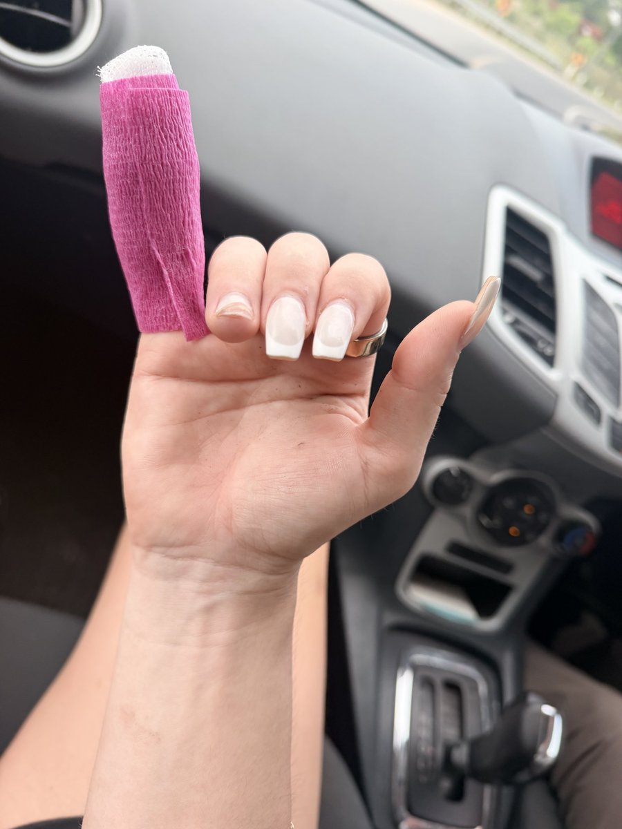 Madeleine Louise tweet media