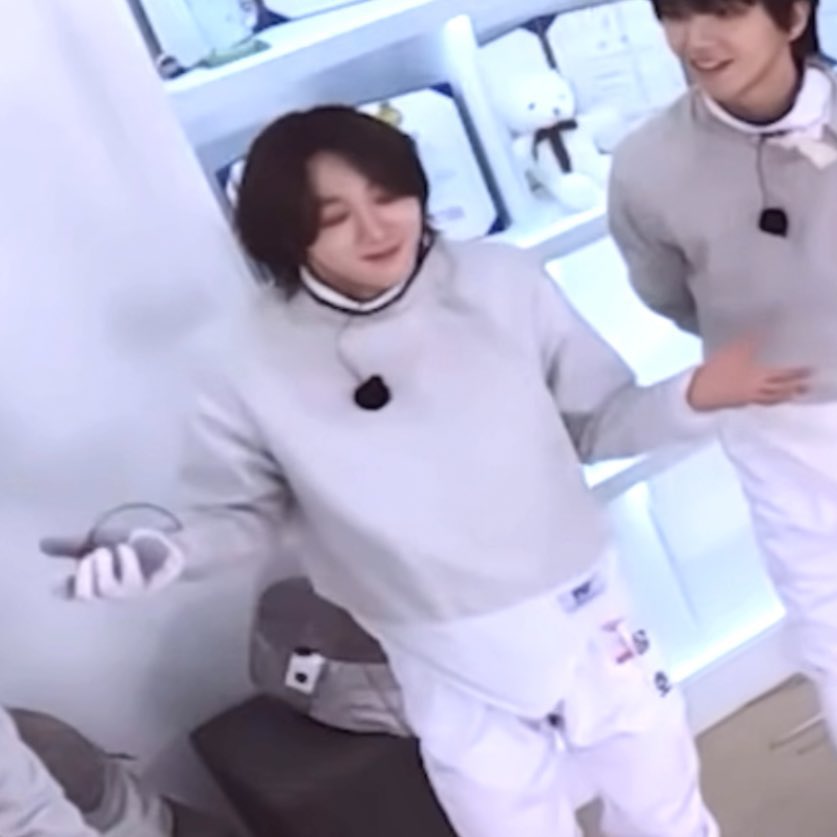 애기야여기앉아                                            응아니야