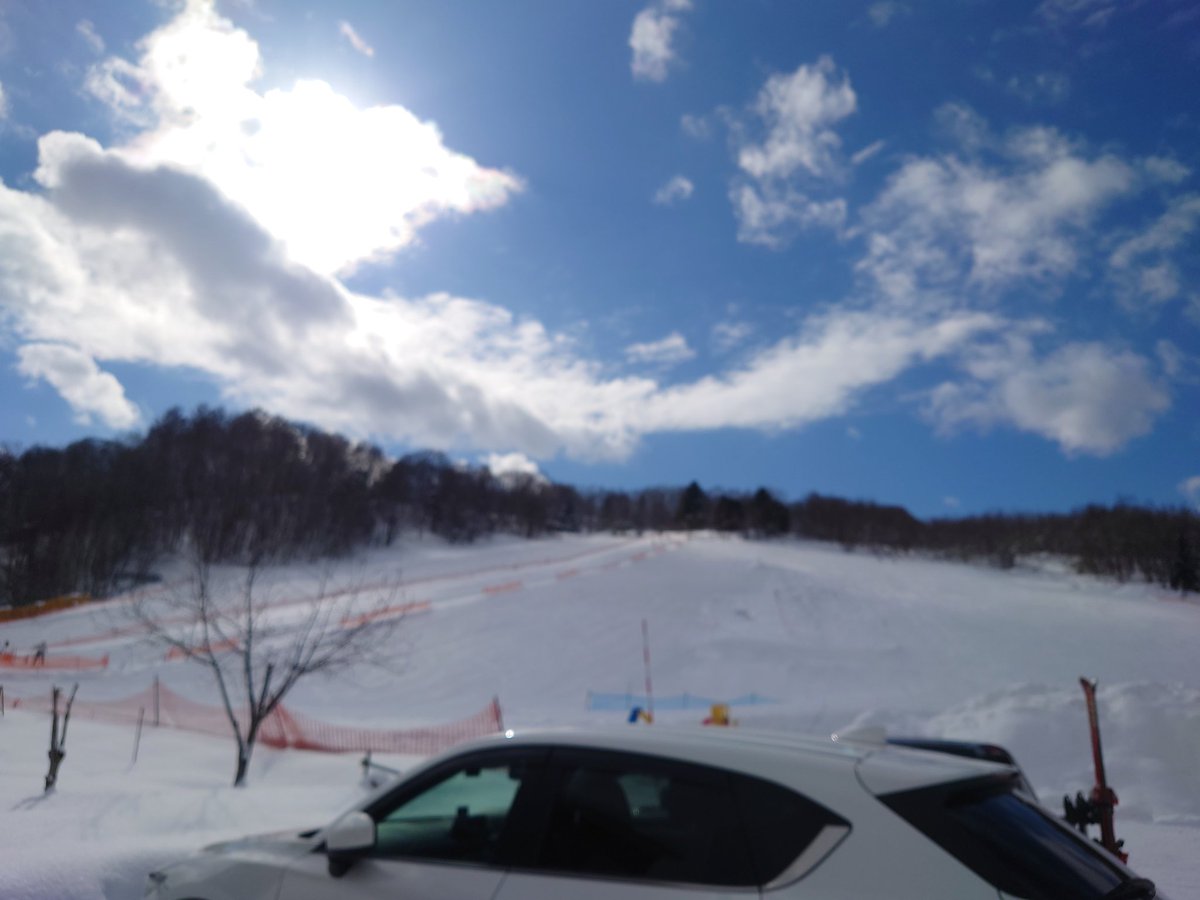 farm1028's tweet photo. 伊ノ沢市民スキー場

旭川市街からすぐの所にあるから街がすぐに見えて綺麗な景色のスキー場。
ロープタイ？1本のシンプルなゲレンデ。
午後からだったけど端っこに圧雪してない所がくるぶしパウがノートラックであったから滑ったらこの時間でも意外と良かった。 https://t.co/6WSCzoPpzh