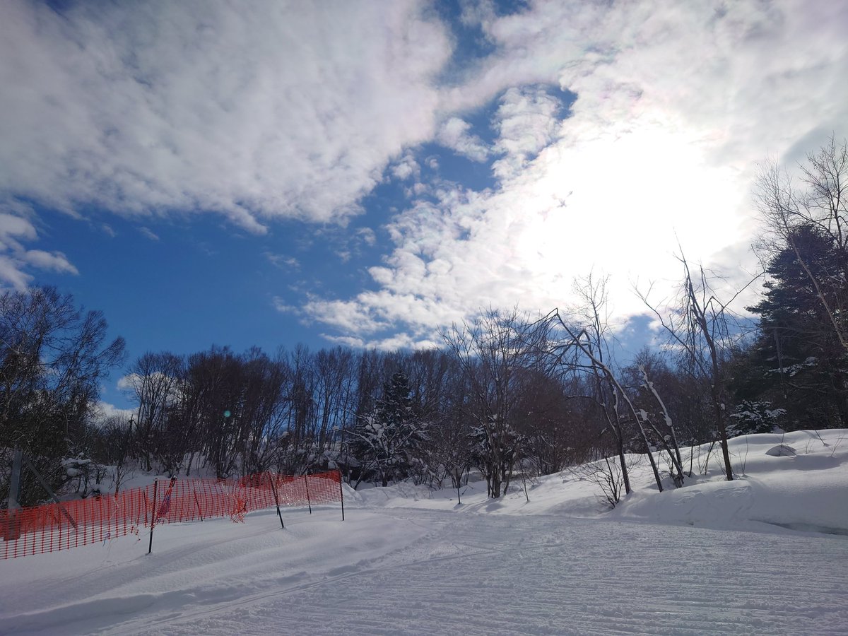 farm1028's tweet photo. 伊ノ沢市民スキー場

旭川市街からすぐの所にあるから街がすぐに見えて綺麗な景色のスキー場。
ロープタイ？1本のシンプルなゲレンデ。
午後からだったけど端っこに圧雪してない所がくるぶしパウがノートラックであったから滑ったらこの時間でも意外と良かった。 https://t.co/6WSCzoPpzh