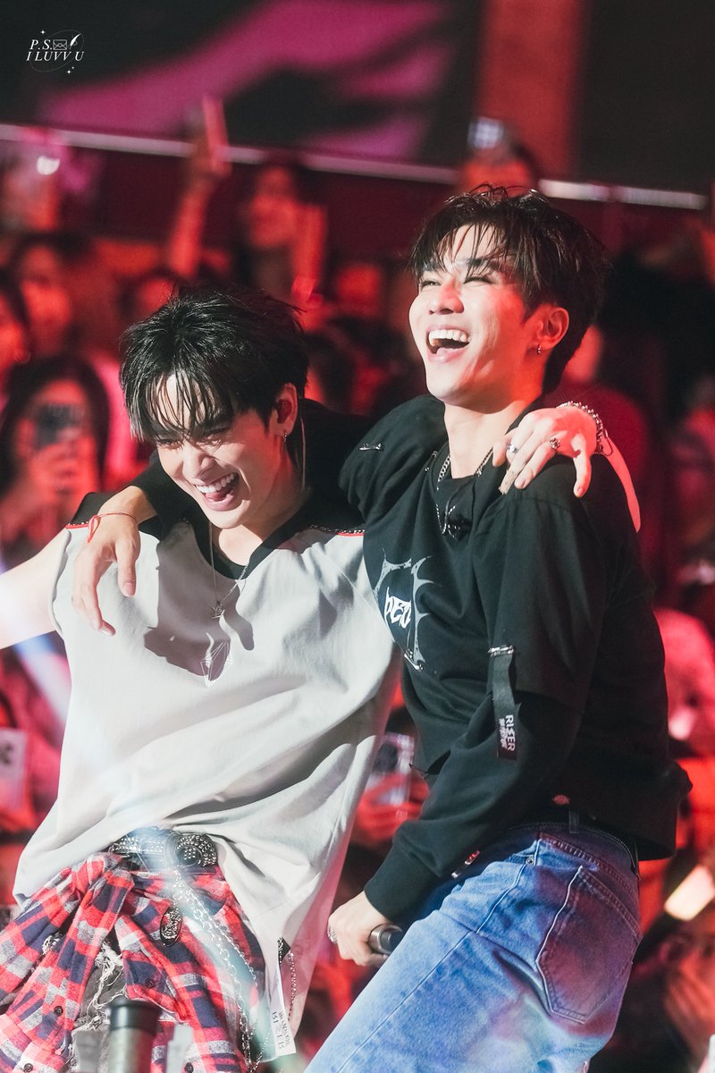 psiluvvu's tweet image. 150226: 

เซตสุดท้ายของรูปนี้ ภูมิใจในทั้งสองคนมากๆ♥️✨

PERTH NO RULES  
JASPER FINAL COMBUSTION

#RISERCONSERTD3
#PerthSanta #เพิร์ธแซนต้า 
@perthppe @Ppsanta