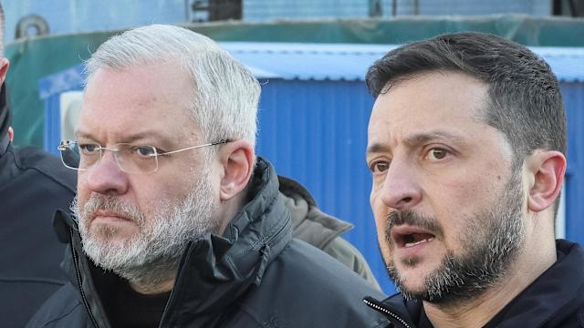 🚨🇺🇦 UKRAINE'S FORMER ENERGY MINISTER ARRESTED TRYING TO FLEE COUNTRY IN $100M CORRUPTION CASE

German Galushchenko got nabbed at the border earlier today.

Prosecutors say $7 million landed in offshore accounts for his wife and kids, including tuition at elite Swiss schools.